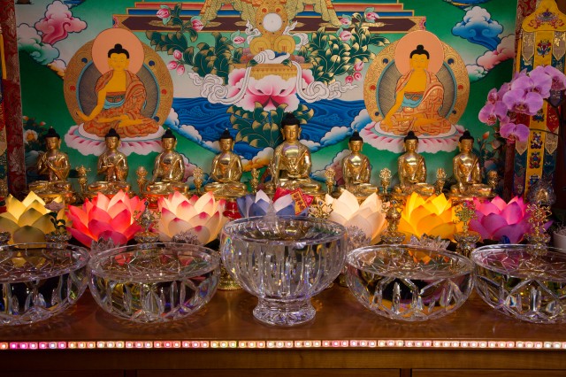 2013-11-Aptos-Medicine-Buddha-statue-on-altar_-640x426