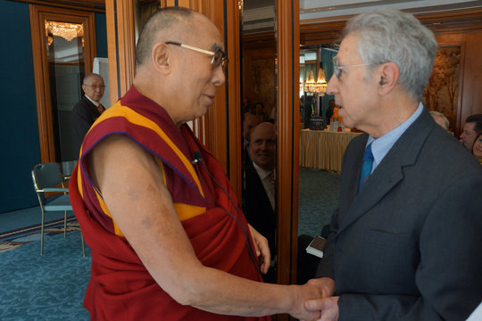HH_Dalai_Lama_and_Alex_Frankfurt_May_2014_Grid7